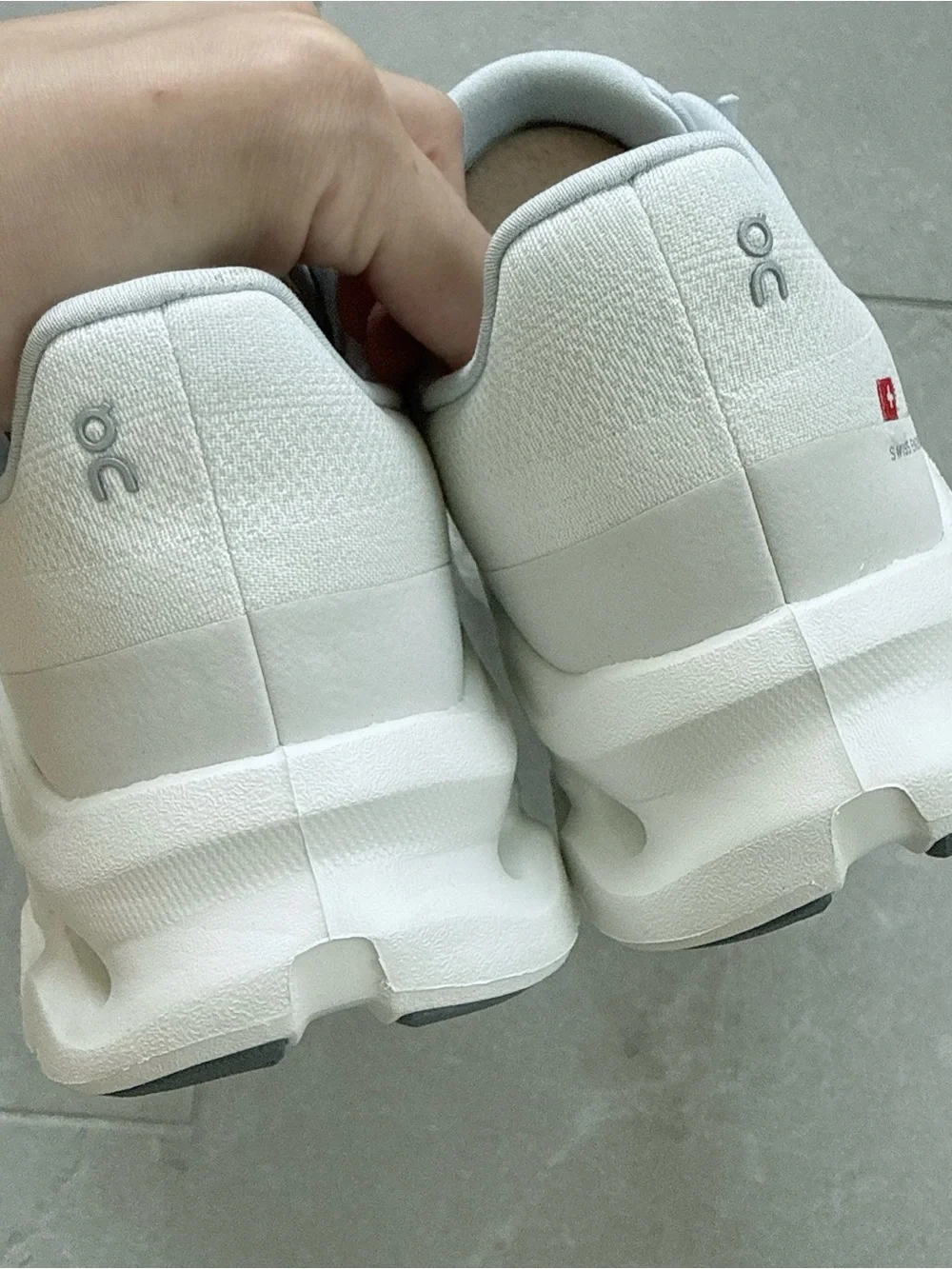NIB ON CLOUDTILT SNEAKERS Arctic / Ice